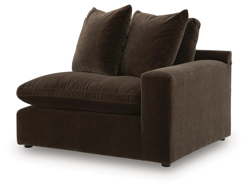 Maxton Heights Right-Arm Facing Corner Chair