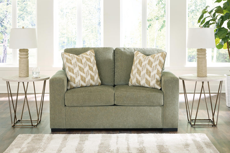 Bridgepoint Loveseat