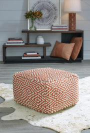 Brynnsen Pouf