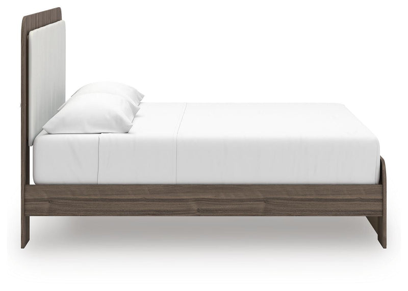 Kendanport King Upholstered Bed