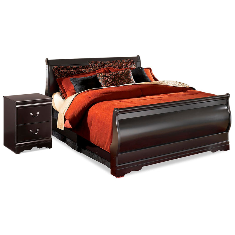 Huey Vineyard Queen Sleigh Bed and Nightstand