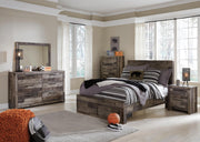 Derekson Full Panel Bed