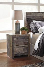 Derekson Queen Panel Storage Bed, 2 Chests and 2 Nightstands