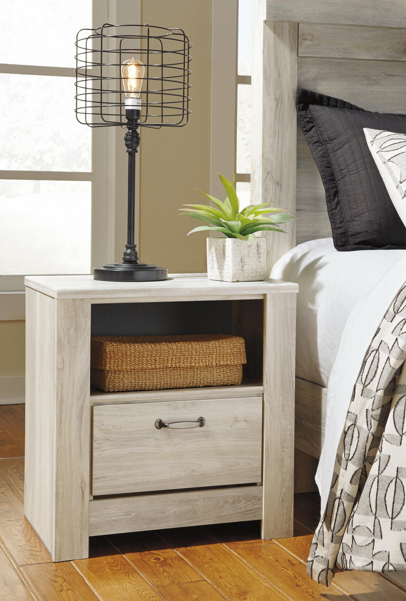 Bellaby King Panel Bed and 2 Nightstands