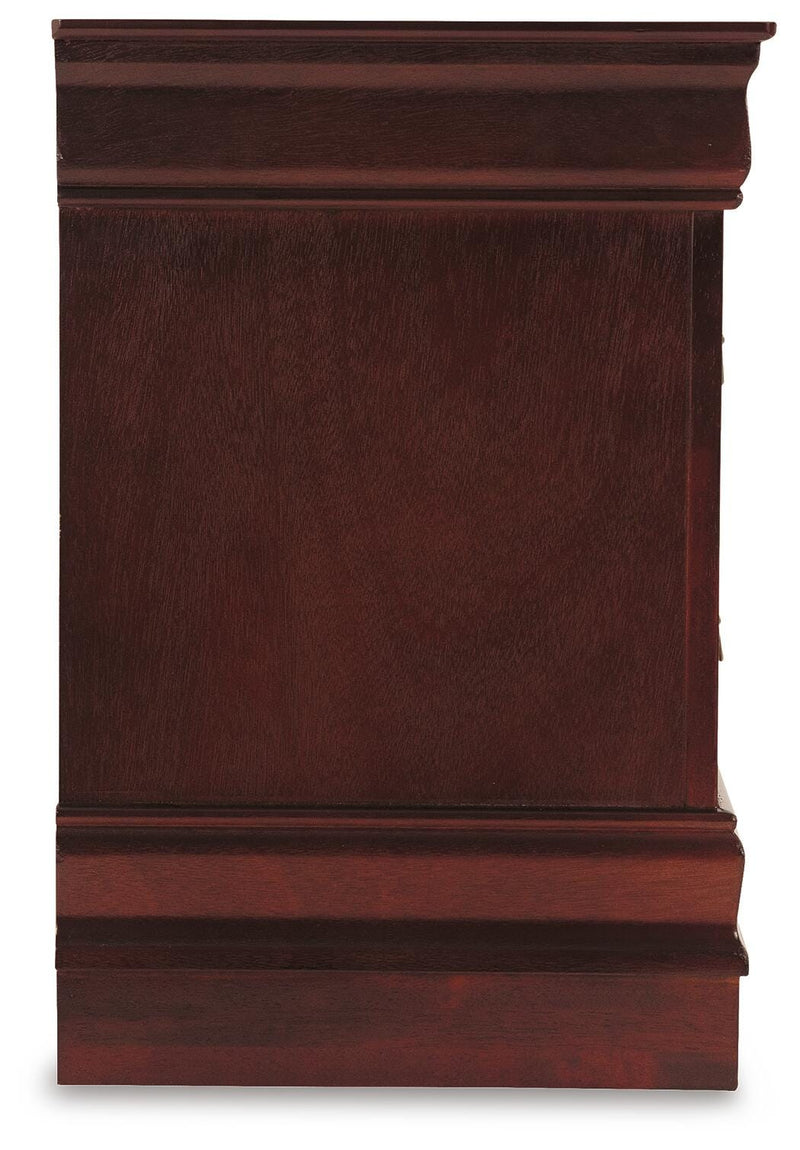 Alisdair Queen Sleigh Bed, Dresser, Mirror, 2 Chests and 2 Nightstands