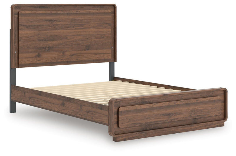Fortlorn Queen Panel Bed