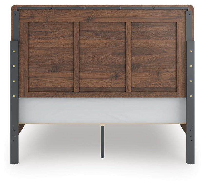Fortlorn Queen Panel Bed