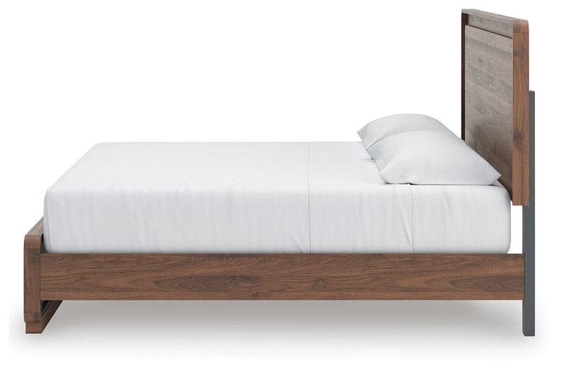 Fortlorn King Panel Bed and 2 Nightstands