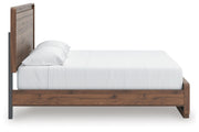 Fortlorn King Panel Bed and 2 Nightstands
