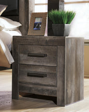 Wynnlow Queen Poster Bed, Chest and 2 Nightstands