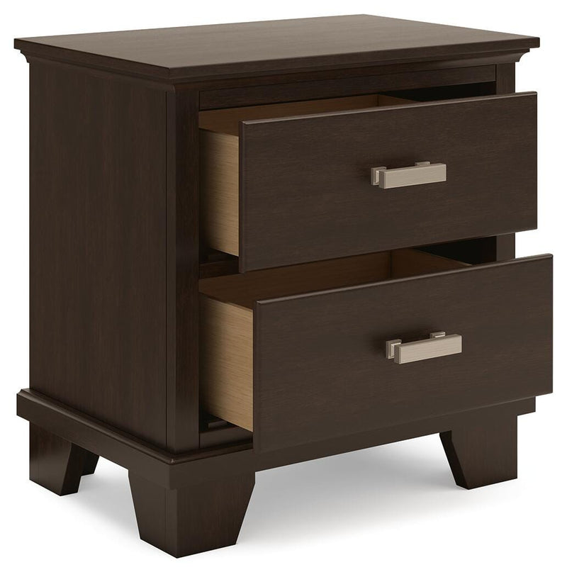 Covetown California King Panel Bed and 2 Nightstands