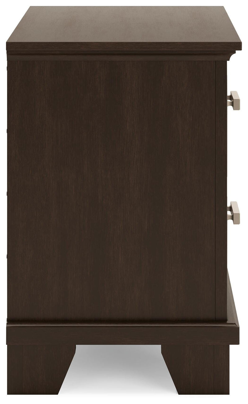 Covetown California King Panel Bed and 2 Nightstands