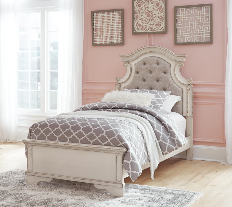 Realyn Twin Bed, Dresser and Mirror