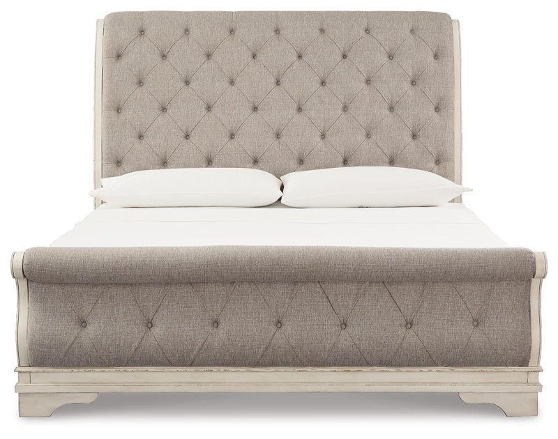 Realyn King Sleigh Bed, Dresser and 2 Nightstands