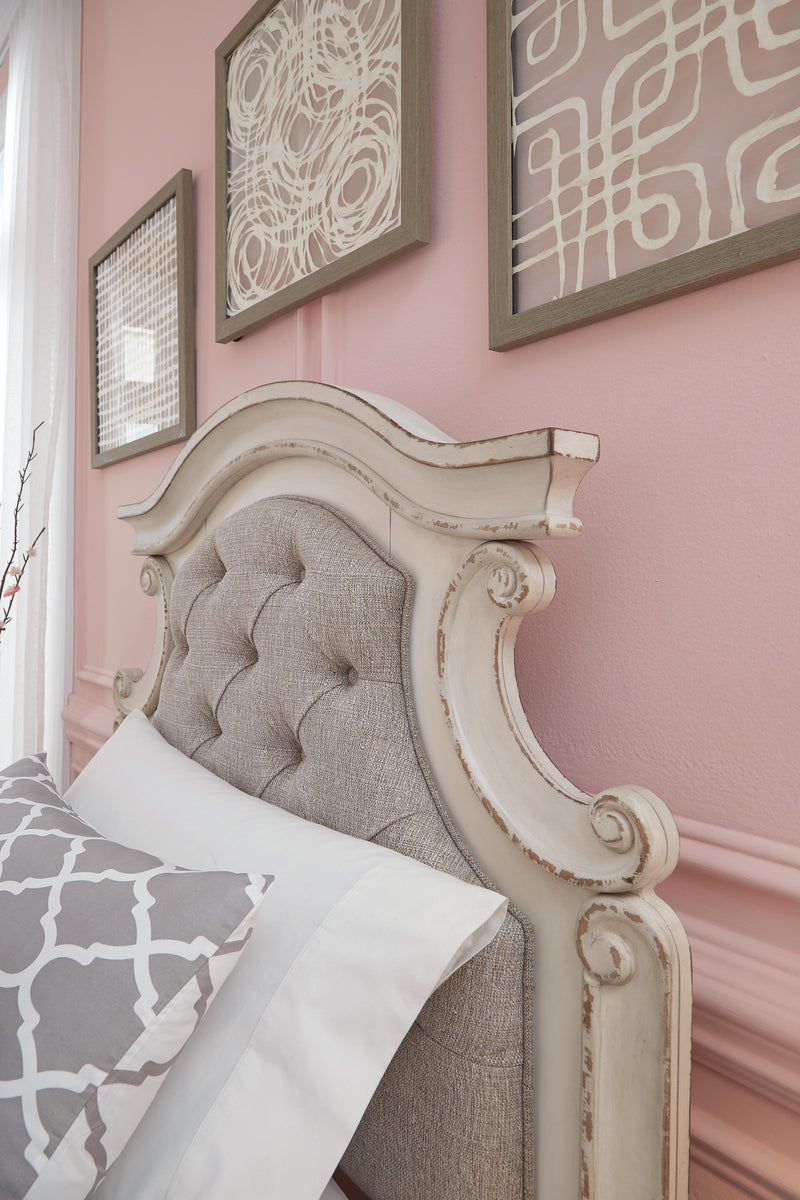 Realyn King Upholstered Panel Bed