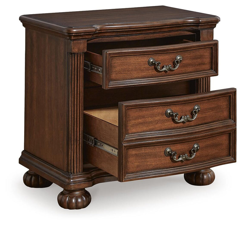 Lavinton King Poster Bed, Dresser, Mirror and 2 Nightstands