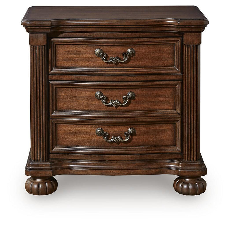 Lavinton Queen Poster Bed and 2 Nightstands