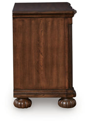 Lavinton Queen Poster Bed and 2 Nightstands