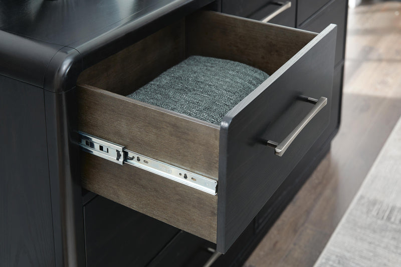 Rowanbeck Chest of Drawers