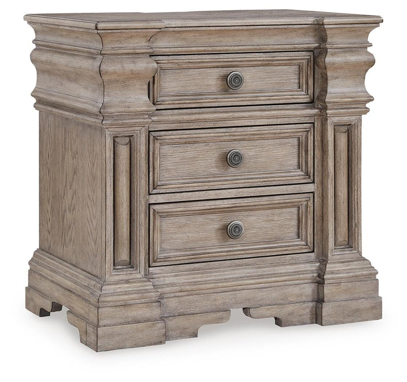 Blairhurst Queen Panel Bed, Dresser, Mirror and 2 Nightstands