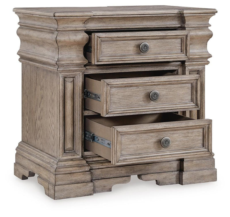 Blairhurst Queen Panel Bed, Dresser, Mirror and 2 Nightstands