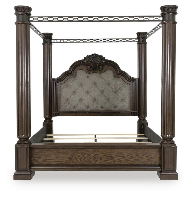 Maylee King Poster Bed and 2 Nightstands
