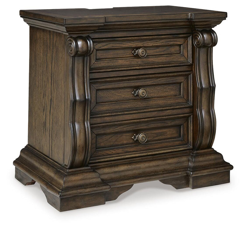 Maylee King Poster Bed and 2 Nightstands