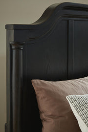 Welltern King Panel Bed